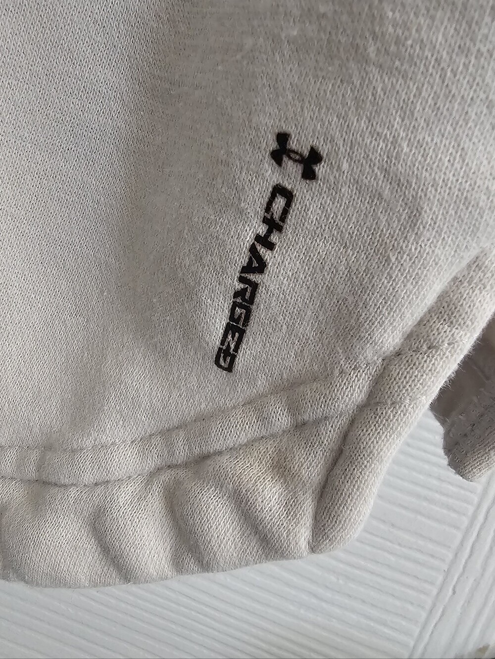 Under Armour Sleeveless Cream Hoodie with Distressed Black Bull Graphic SIZE XL - Picture 10 of 14